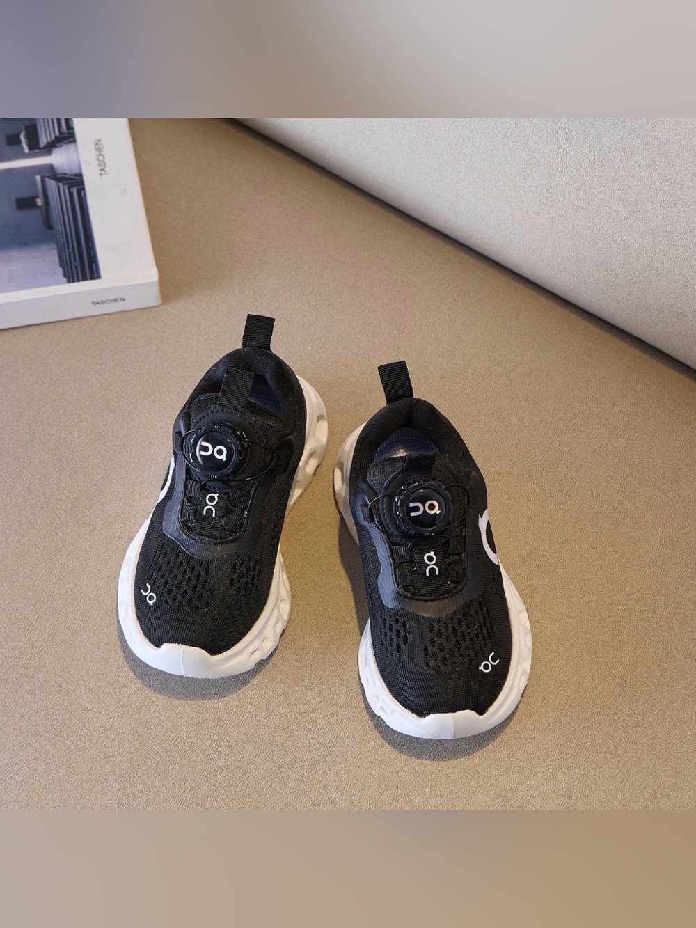 On Running Kids cloud X Black and White Cloud-inspired
Sneakers🙋🏻♀️🙋🏻(SIZE 11C) - Picture 4 of 4